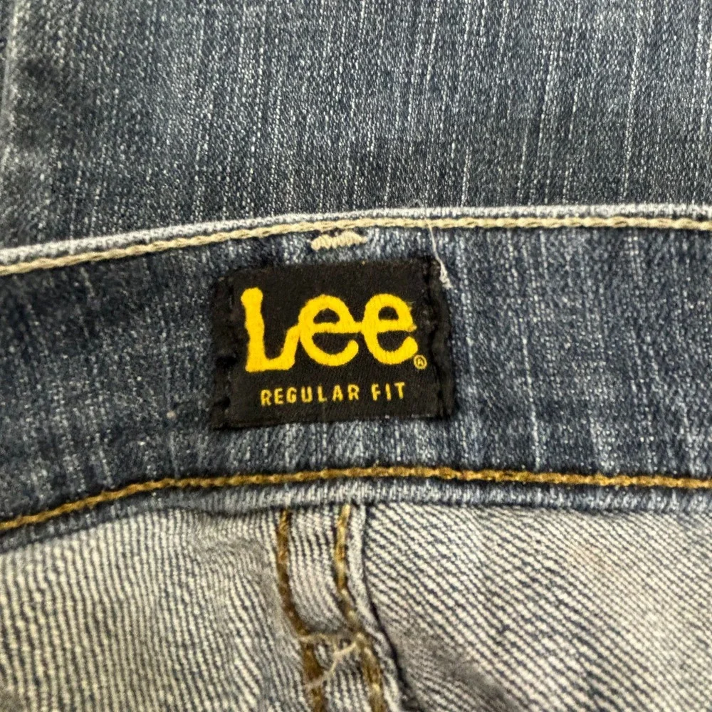 Lee Regular Fit Mens Jeans Medium Wash Straight Leg Denim Blue 37x30 Distressed